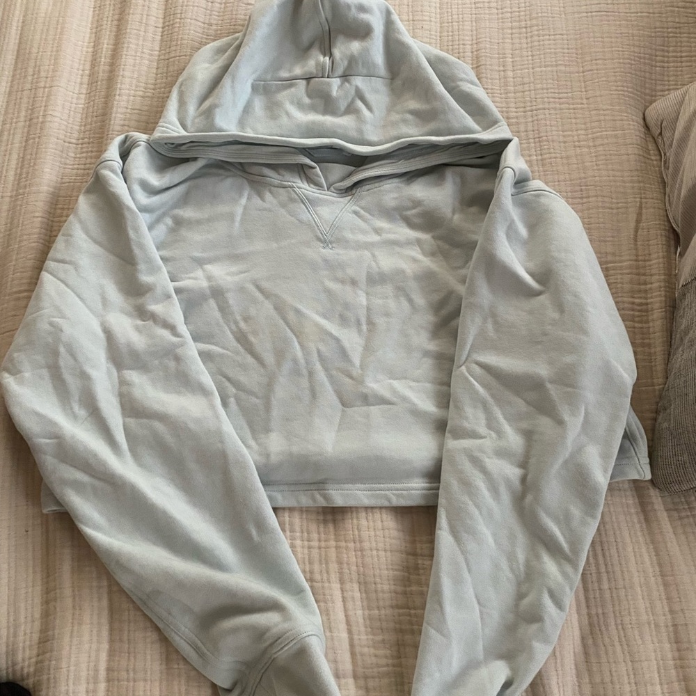 Lululemon all yours crop hoodie 8/10